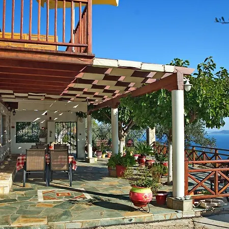 Agnanti 1 Vakantiehuis Isomata