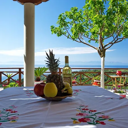Agnanti 1 Vakantiehuis Isomata